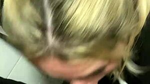 Deepvane me chupa la pija en el baño público de un cine