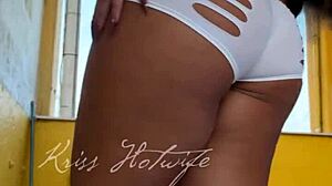 i'm a naughty wife showing my cameltoe in short shorts to my gym friend, oops 😅