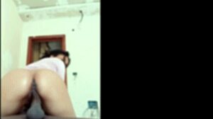 Ho chiamato il mio amante per venire a giocare con me mentre mio marito era in viaggio