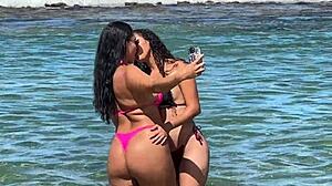 Duas gostosas curtindo a praia da enseada dos corais - cabo - pe