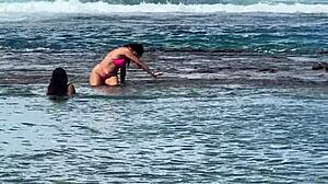 Duas gostosas curtindo a praia da enseada dos corais - cabo - pe