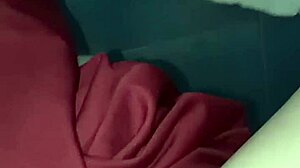 Si Riscalda La Fica Col Phon Tutta Pisciata.