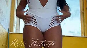 i'm a naughty wife showing my cameltoe in short shorts to my gym friend, oops 😅