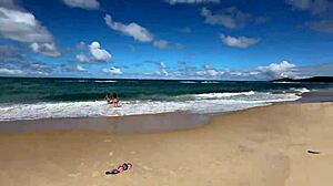 Duas gostosas curtindo a praia da enseada dos corais - cabo - pe