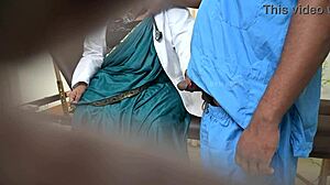 의사가 병원에서 간호사랑 야생 섹스 즐겨