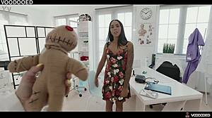 Bolnica na pregledu dobi dominacijo v lezbiškem treningu kurbe 😈