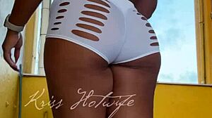 i'm a naughty wife showing my cameltoe in short shorts to my gym friend, oops 😅