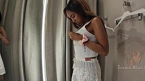 Chica Es Grabada en Probador Todos La Veran Desnuda