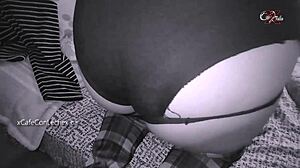 Corre que nos queda poco tiempo antes que venga tu papa mi madrastra me entrega el culo y me la follo mientras mi jefe anda trabajando