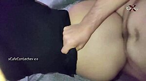 Corre que nos queda poco tiempo antes que venga tu papa mi madrastra me entrega el culo y me la follo mientras mi jefe anda trabajando