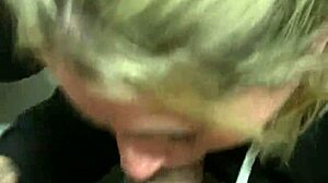 Deepvane me chupa la pija en el baño público de un cine