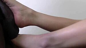 Babe Gets Tootsies Covered in Cum After Footjob