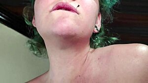 suzie slut em festa do pijama com ménage à quatre - gratis