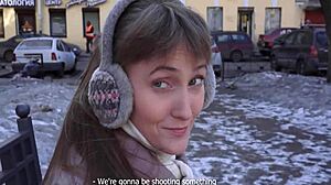 Igram v resničnem pornu, ližem jajca in dobivam grobo sesanje v POV