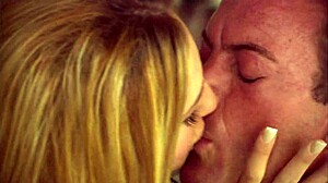 Lauren Phoenix Twerks Bubble Butt on His Cock for Wild Action. Hot Shaved Pussy Play! 😈