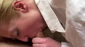 Caregiver had fun with her cat. On the ward 😺