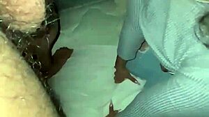 mi compañera universitaria latina me da oral amateur.