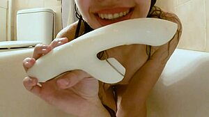 i'm having fun in the bath with my new sex toy, peaky brownies