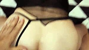 Milf delgada caliente en anal