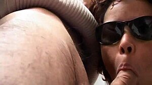 Milf italiana e figlio gemono forte in video amatoriale di eiaculazione con leccata di fica