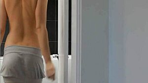 Solo Gal Fingers Her Tight Pussy!