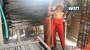 गाँव की बीवी का आउटडोर सेक्स वेबकैम वीडियो में कैच हुआ