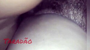 cuzinho guloso e buceta peluda