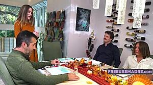 Foursome freeuse di Ringraziamento con MILF, grosse tette che ballano nell'azione di gruppo