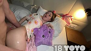 Моя сводная сестра жаждет грубого траха членом каждую ночь