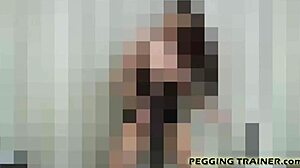  Femdom γαμάει στόμα πόρνης με δονητή σε POV