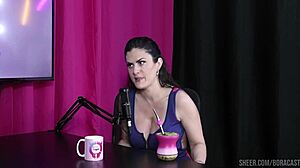 gostosa gets naked and pussy licked after refusing motel