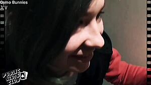 בנות לסביות מזרח אירופאיות משתמשות בצעצועים למאוננות בהצגה גלאמורית 😍