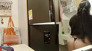 follandome a la empleada del servicio a escondidas de mi mujer