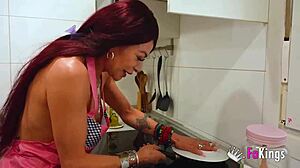 amateur dude fed and sexed by crazy milf vanesa colombiana 😏