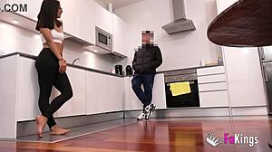 בוגדת באחות חורגת אליס ביאנקי מזיינת אח חורג, מה אח חורג בן זונה