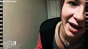 בנות לסביות מזרח אירופאיות משתמשות בצעצועים למאוננות בהצגה גלאמורית 😍