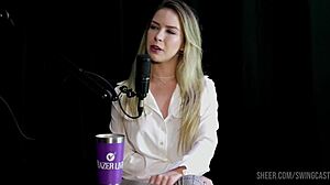 Milena Moreau og Tifany Rocha i offentlig dominasjonsscene.