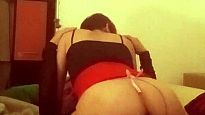 Milf Encuentro A Mi Suegra Sola En La Habitaci�n Y Me Propone Que La Folle Antes Que Llegue Mi Novia Y Nos Pille