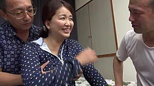 見捨てられた牧場道路で何人の熟女おばさんを誘惑して騎乗位セックスできるか？