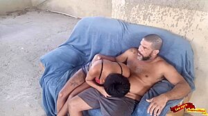 Novinha giving ass on couch, bent over for anal