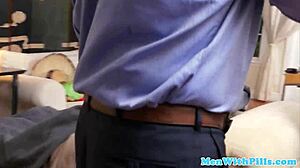 Latina tetona follada en coño por un senior 😏