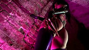 I... I love that gaping ass in cosplay, it's so big!