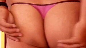 modelin my wifes pantys with sum erros in the proces