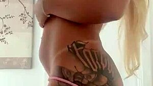 Prazer, sou a Bratzmal, transsexual crossdressing solo?