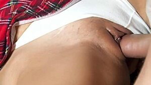 뜨거운 일본 아내가 입에 정액 받고 놀라!