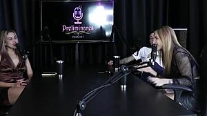 Yasmin Pariz, blondínska kráska, sténava nahlas keď sa vyzlieka a cucá chutný chuj