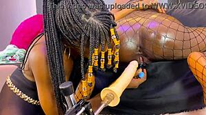 Maćeha kaže: Gledaj kako te učim da jašeš ovu mašinu za seks