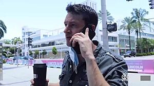 Sara Jay cavalca la figa bagnata forte