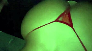 Esposa gozando no pau do negão no glory hole