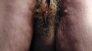 Германска баба ебе своята стара космата путка с краставица